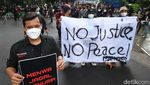 Aksi Mahasiswa Tuntut Menwa UNS Dibubarkan