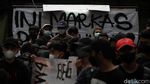 Aksi Mahasiswa Tuntut Menwa UNS Dibubarkan