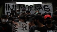 Diberitakan sebelumnya, seorang mahasiswa UNS, Gilang Endi Saputra (21) tewas dalam Diksar Menwa UNS, Minggu (24/10). Dari hasil autopsi jenazah Gilang, polisi menemukan adanya bukti kekerasan. Terakhir Direskrimum Polda Jateng Kombes Djuhandhani Rahardjo menyebut ada beberapa bekas luka di kepala korban.
