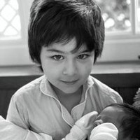 9. Taimur Ali Khan PataudiBelum genap lima tahun, Taimur sudah disebut sebagai salah satu anak terkaya di dunia. Ia adalah anak dari pasangan Bollywood Saif Ali Khan dan Kareena Kapoor. Taimur yang keturunan darah biru dari sang ayah diprediksi mewarisi $100 juta (Rp 1 triliunan) dari orang tuanya. Foto: Instagram