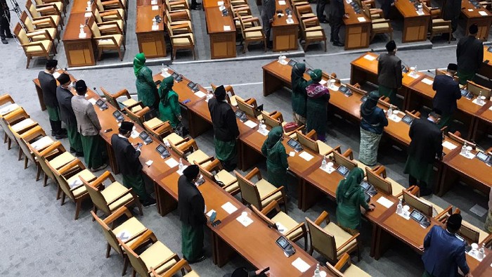 Anggota DPR RI F-PKB kompak pakai setelah pakaian hijau saat pembukaan masa sidang rapat paripurna.