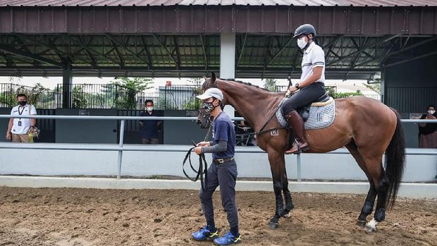 Menparekraf Sandiaga Uno resmikan The Hub Equestrian, Archery and Coffee di Cibubur. Kawasan ini diharapkan dapat jadi alternatif obwis halal di Jakarta.