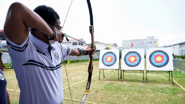 Menteri Pariwisata dan Ekonomi Kreatif/Kepala Badan Pariwisata dan Ekonomi Kreatif Sandiaga Salahuddin Uno meresmikan The Hub Equestrian, Archery and Coffee yang diharapkan menjadi salah satu alternatif destinasi wisata halal di DKI Jakarta dan sekitarnya. Menteri Pariwisata dan Ekonomi Kreatif/Kepala Badan Pariwisata dan Ekonomi Kreatif Sandiaga Salahuddin Uno meresmikan The Hub Equestrian, Archery and Coffee yang diharapkan menjadi salah satu alternatif destinasi wisata halal di DKI Jakarta dan sekitarnya.
