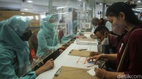 Selain itu penumpang wajib menunjukkan keterangan hasil negatif tes RT-PCR maksimal 3x24 jam atau Rapid Test Antigen maksimal 1x24 jam sebelum jadwal keberangkatan. Bagi anak usia di bawah 12 tahun, wajib didampingi oleh orang tua/keluarga yang dibuktikan dengan Kartu Keluarga.