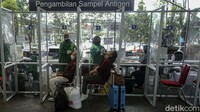 Selain itu, setiap penumpang harus menaati dan menjalankan prosedur kesehatan seperti memakai masker, menjaga jarak, mencuci tangan, menjauhi kerumunan, mengurangi mobilitas, menghindari makan bersama, dan menggunakan hand sanitizer.