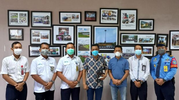 Cek Rp 35,9 miliar dikembalikan ke pemiliknya, pengusaha bernama Sunardi (batik)