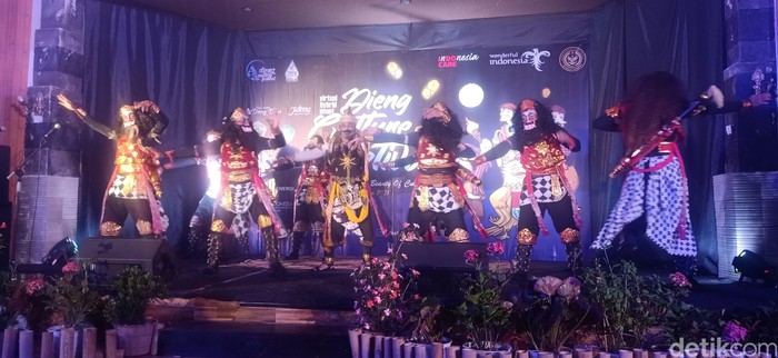 Tari Rampak Yakso (cakil) dan Tari Angguk di Dieng Culture Festival