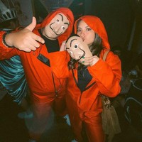 Terakhir ada Marsha Aruan yang memilih tampil simpel dengan kostum serial Money Heist. Marsha tampak kompak mengenakan kostum tersebut dan berpose dengan Kresna Julio. Foto: Instagram