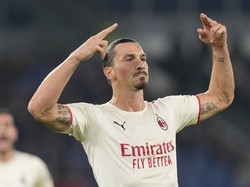 Gol Zlatan Ibrahimovic ke gawang AS Roma di akhir pekan kemarin, menambah koleksi golnya jadi 400! (AP)