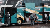 Direktorat Jenderal Perhubungan Darat Kementerian Perhubungan (Kemenhub) mengeluarkan aturan baru terkait masyarakat yang ingin melakukan perjalanan menggunakan transportasi darat.