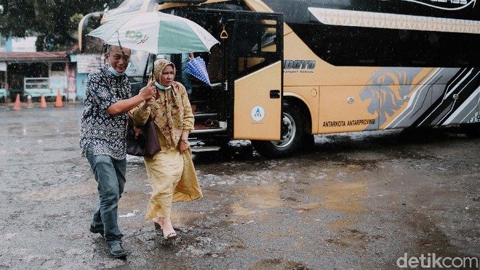 Ini Aturan Baru Perjalanan Darat Direktorat Jenderal Perhubungan Darat Kemenhub mengeluarkan aturan baru terkait perjalanan mengggunakan transportasi darat. Begini aturannya.