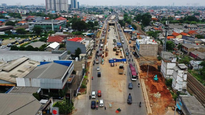 Underpass Bulak Kapal di Kota Bekasi, Jawa Barat ditargetkan selesai akhir tahun 2021. Underpass untuk simpul kemacetan akibat pertemuan lalu lintas dari 4 arah.