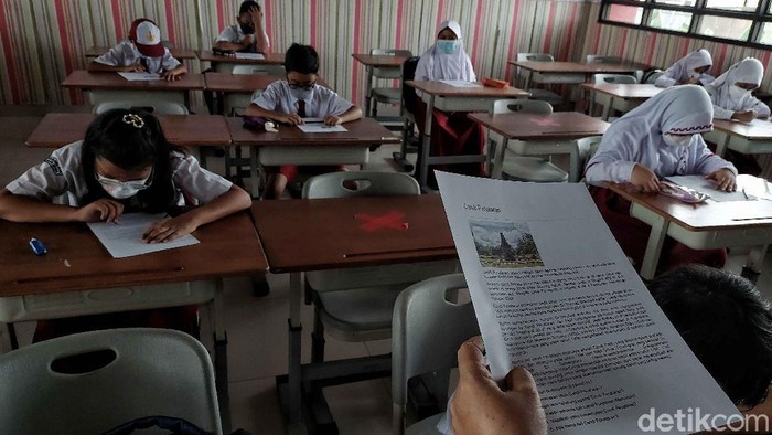Sekitar 3.050 sekolah di Jakarta bersiap untuk gelar sekolah tatap muka secara terbatas. Hal itu dilakukan seiring dengan pemberlakuan PPKM level 2 di ibu kota.