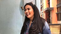 6 bulan berpisah dari Ajun Perwira dan anak-anaknya bukan hal mudah untuk Jennifer Jill. Dia bersabar dan setelah bebas mengaku makin kuat dan bahagia. Foto: Hanif/detikHOT