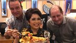 Resmi Jadi Suami Istri, Ini Romantisnya Joy Tobing saat Kulineran Bareng Cahyo Pernomo
