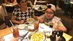Resmi Jadi Suami Istri, Ini Romantisnya Joy Tobing saat Kulineran Bareng Cahyo Pernomo