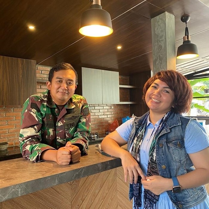 Resmi Jadi Suami Istri, Ini Romantisnya Joy Tobing saat Kulineran Bareng Cahyo Pernomo