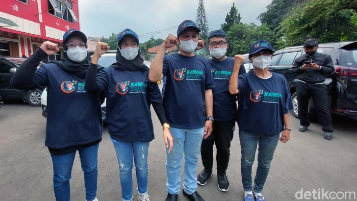 Kawan Sandi Dukung Sandiaga Uno Nyampres 2024 Sekelompok orang dari pelaku UMKM dan millenial Kota Cimahi menyatakan dukungan untuk Sandiaga Uno. Mereka mendukung Sandi maju dalam Pilpres 2024.