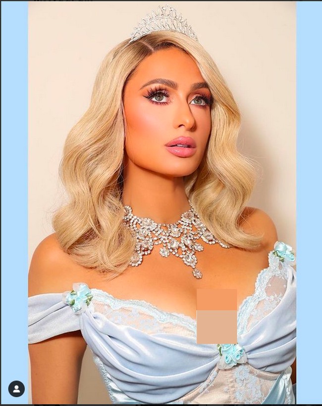 Bergaun biru, lengkap dengan mahkota dan perhiasan berlian yang glamor. Bisa dipastikan Paris Hilton bersolek bak Cinderella. A dream is a wish your heart makes. 💫❤️💫 Keep believing in magic! 👑💕⭐️ #Cinderella, tulis Paris di Instagram. (Foto: Instagram)