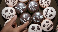 Penampakan kue bertema Halloween yang disediakan di restoran JHL Solitaire, Tangerang, Banten, dalam rangka memeriahkan perayaan Halloween pada Sabtu (30/10/2021) lalu. ANTARA FOTO/FAUZAN