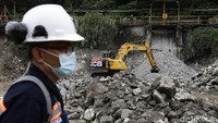 Kapasitas produksi UBPE Pongkor pada awal-awal mencapai 1 ton emas per tahun. Kemudian pada tahun 2000-an naik hingga 3-5 ton atau 3.000-5.000 kg emas.