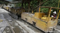 Harta karun Pongkor selain emas adalah perak. Jumlah perak saat itu kurang lebih 8-9 kali dari emas, seperti jika misalnya dalam setahun produksi emas Antam di Pongkor mencapai 1 ton, maka perak bisa 8-9 ton.