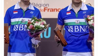 Setelah saling mengejar, Ko/Shin berhasil menutup set pertama dengan kemenangan 21-17. Foto: Twitter