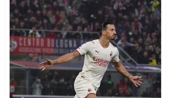 Infinity atau tak terbatas, demikian tulis Zlatan di Twitter. Mungkin untuk menyatakan umurnya bukan masalah untuk tetap bermain hebat. Ia mencetak gol free kick yang indah dalam kemenangan 2-1 AC Milan atas AS Roma. Foto: Twitter