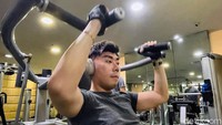Namun menurutnya yang publik tidak banyak tahu, kini dirinya tengah getol-getolnya nge-gym hingga beberapa kali dalam seminggu.