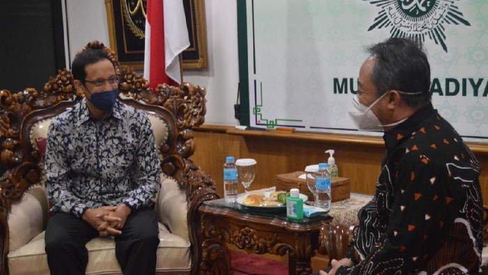Mendikbud-Ristek Nadiem Makarim bertemu dengan Sekum PP Muhammadiyah Abdul Muti.