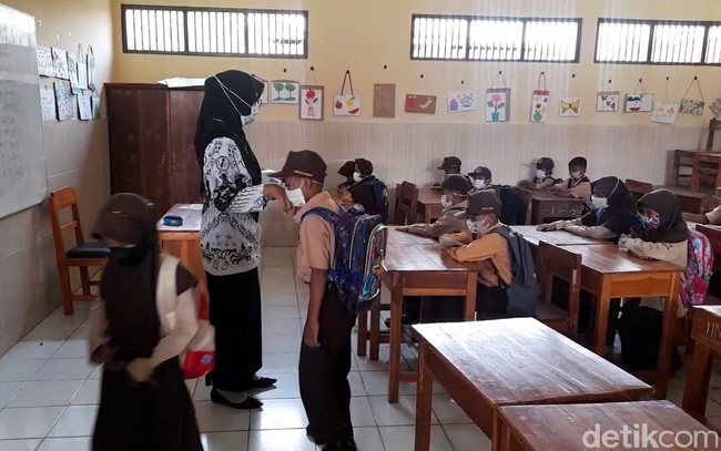 Dari hasil merias ini, cukup untuk kebutuhan keluarga. Asal mau capek, hasilnya lumayan, baik itu prewed, nikah atau tunangan, terangnya. Foto: Imam Suripto/Detikcom