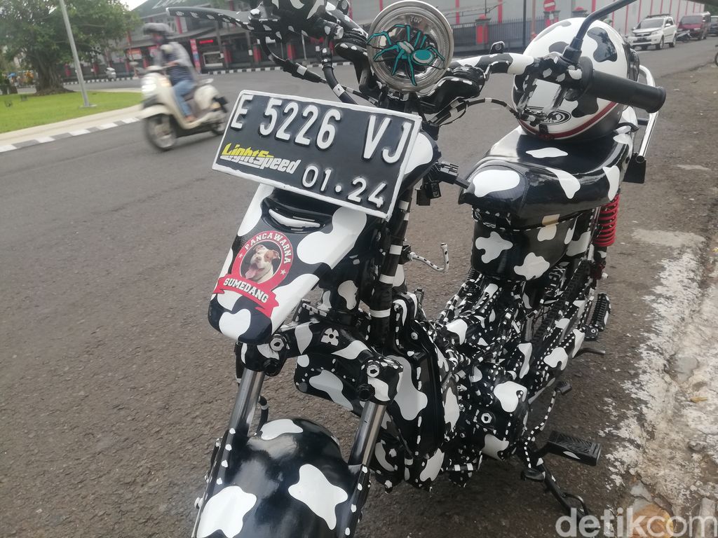 Unik Pria Sumedang Ini Sudah Modifikasi Seribu Motor