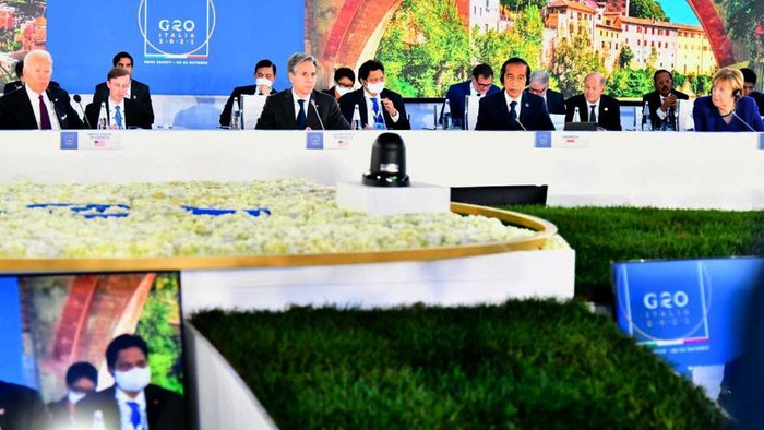Presiden Joko Widodo hadiri KTT G20 di Roma, Italia. Di sana ia membahas berbagai hal bersama para pemimpin dunia lainnya, termasuk Presiden AS Joe Biden.