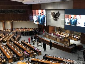 DPR Lantik 5 Anggota PAW dari Fraksi PDIP, PAN dan PKS