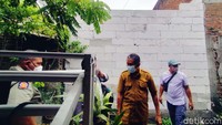 Kita mendapatkan kabar pada Hari Sabtu. Kita langsung datang ke lapangan, kita Minggu (31/10) juga mendamaikan. Tapi belum konfrontasi. Kita masih mengambil apa maunya sini dan maunya sini. Kita nanti rencananya jam dua kita pertemukan. Insyaallah ada titik temu. Kita maunya begitu, kata Oto kepada wartawan, Senin (1/11/2021).