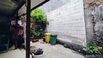 Petugas Datangi Rumah yang Aksesnya Ditembok Tetangga di Rungkut Menanggal