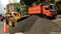Kasubdit Gakkum Ditlantas Polda Metro Jaya AKBP Argo Wiyono mengatakan penutupan lalu lintas dilakukan di depan Balai Kartini yang mengarah ke Jl MT Haryono.