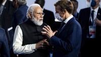 Sosok PM India Narendra Modi mencuri perhatian karena ia tampak tak mengenakan masker saat menghadiri pertemuan bilateral antar negara tersebut. AP Photo/Erin Schaff.