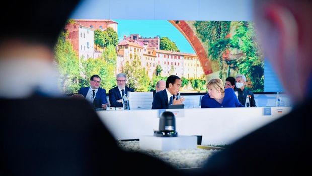 Presiden Joko Widodo (Jokowi) dan Managing Director IMF, Kristalina Giorgieva di hari kedua penyelenggaraan KTT G20 di Roma, Italia. (Biro Pers Sekretariat Presiden/Laily Rachev)