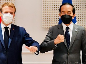Jokowi Bertemu Morrison Bahas Vaksinasi, Lalu Ketemu Macron Bahas Pertahanan