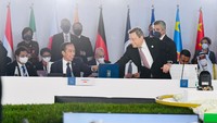 Presidensi G20 Indonesia akan mendorong upaya bersama untuk pemulihan ekonomi dunia dengan tema besar Recover Together, Recover Stronger. Pertumbuhan inklusif, people-centered, serta ramah lingkungan dan berkelanjutan menjadi komitmen utama kepemimpinan Indonesia di G20. Laily Rachev - Biro Pers Sekretariat Presiden.