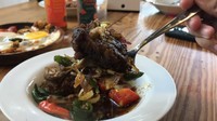 Selain nasi goreng yang unik rasanya, ada juga menu Daging Tumis Zaitun (Rp 48.000) yang tak kalah spesial. Menu ini bahkan disebut-sebut menjadi menu paling wajib saat datang ke sini. Foto: detikcom/Diah Afrilian