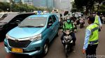 Suasana Jalan Gatot Subroto yang Macet Imbas Truk Terguling