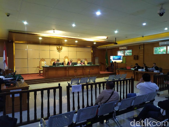 Suasana sidang pledoi Aa Umbara di PN Bandung
