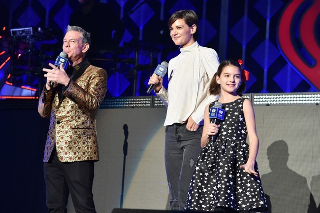 Cantiknya Suri Cruise saat berusia 10 tahun. Suri pada 2021 ini tercatat sebagai anak terkaya di dunia. Total kekayaannya mencapai  $800 juta (Rp 11 triliunan). Foto: dok. AFP