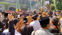 Biasanya Nyangku digelar di Taman Boros Ngora Atau Alun-alun Panjalu dan diikuti oleh ribuan warga dan wisatawan, namun tahun ini lokasi dipindah karena masih dalam kondisi pandemi COVID-19.