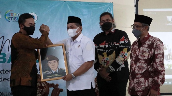 Upaya Membangun Karakter Kebangsaan lewat Seminar Upaya Membangun Karakter Kebangsaan lewat Seminar