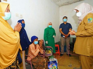 Bupati Ipuk Jemput Bola dan Pantau Vaksinasi Lansia