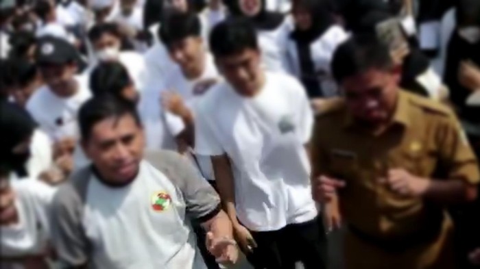 Video sejumlah siswa dan guru di Sukabumi joget tak bermasker