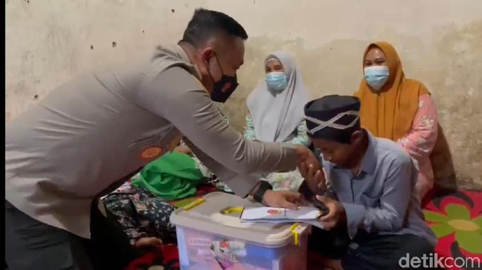 4 bocah yatim piatu di Tasik mendapat banyak bantuan
